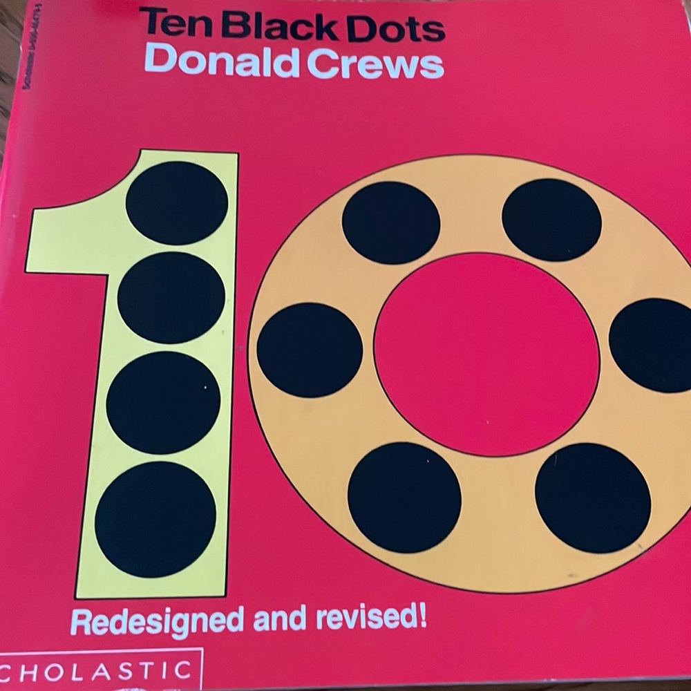 Ten Black Dots by Donald Crews